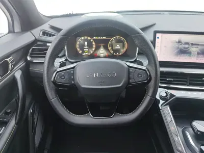 Lynk & Co 06