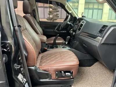 Mitsubishi Pajero (Import)