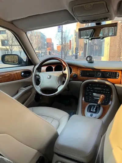 Jaguar XJ-8