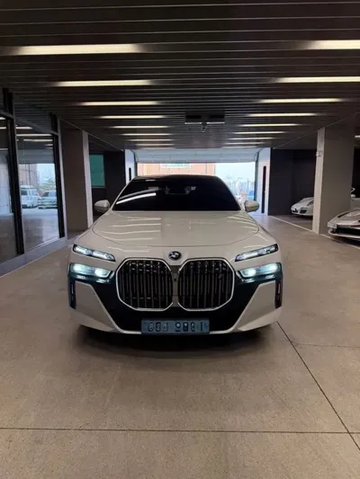 BMW i7