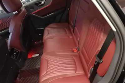 Hongqi HS5