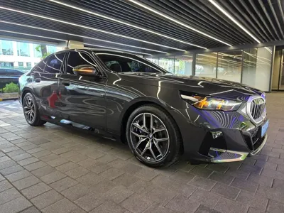 BMW i5
