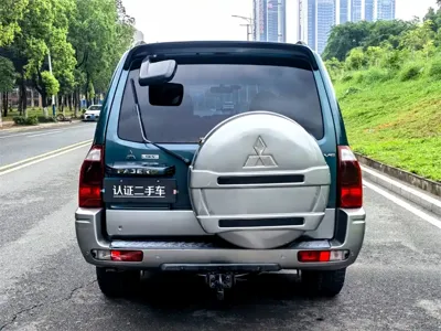 Mitsubishi Pajero (Import)