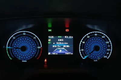 Hongqi E-QM5