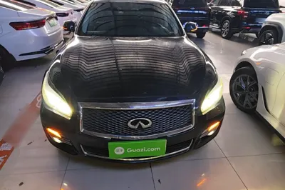 Infiniti Q70