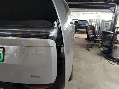 Li Auto Li MEGA