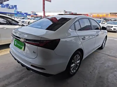 Roewe i5