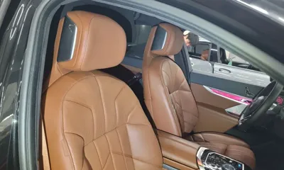 BMW i7