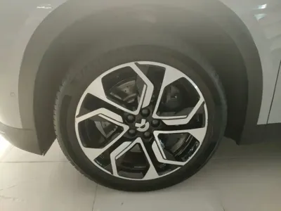 Nio ES8