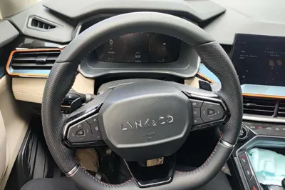 Lynk & Co 06