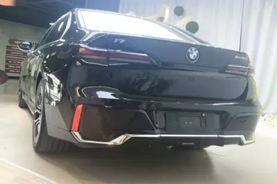 BMW i7