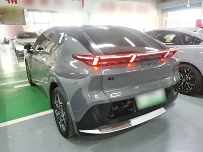 Lynk & Co Z20