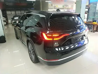 Nio ES8