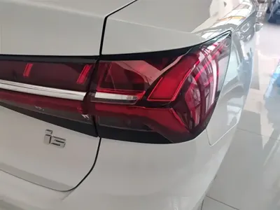 Roewe i5