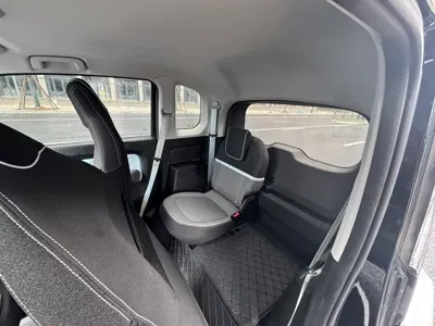 Baojun E300