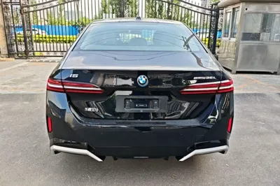 BMW i5