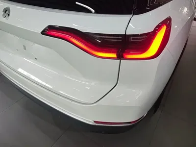 Nio ES8