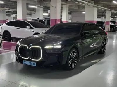 BMW i7