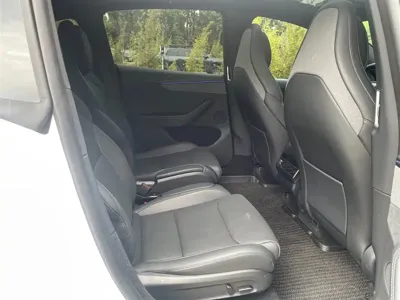 Tesla Model Y L