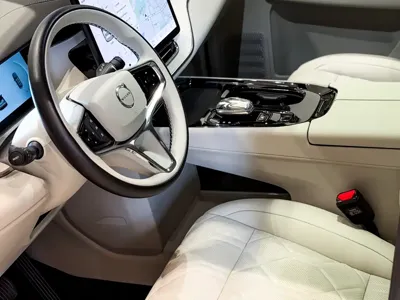 Volvo EM90