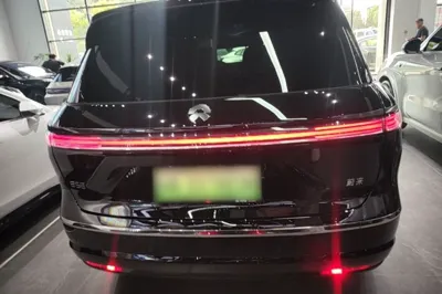 Nio ES8