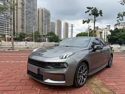 Lynk & Co 03