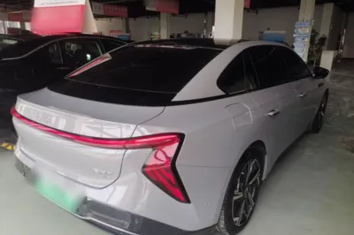 Hongqi EH7