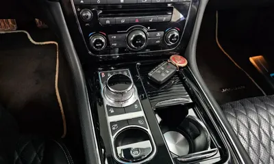 Jaguar XJ