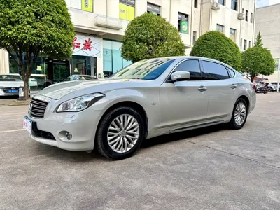 Infiniti M