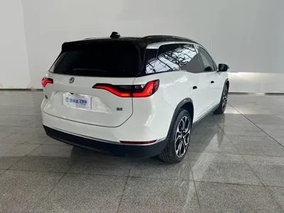 Nio ES8