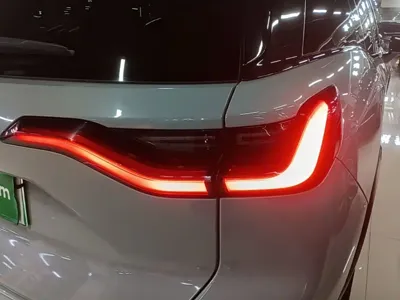 Nio ES8