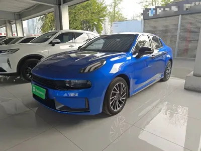 Lynk & Co 03
