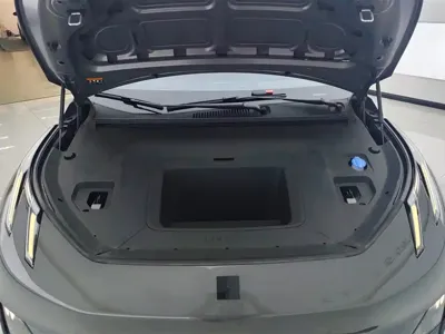 Lynk & Co Z20