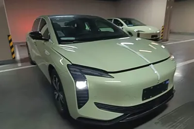 Hongqi EH7