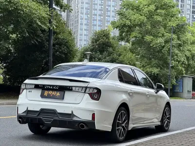 Lynk & Co 03