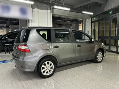 Nissan Livina