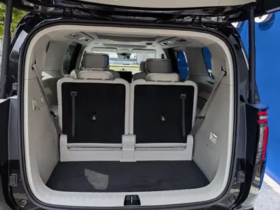 Volvo EM90
