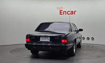 Jaguar XJ-6