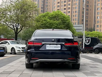 Lexus LS