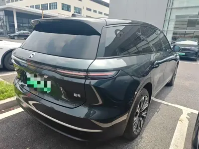 Nio ES8