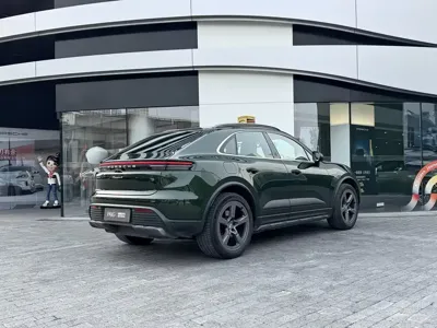 Porsche Macan EV
