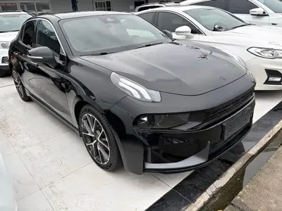 Lynk & Co 03