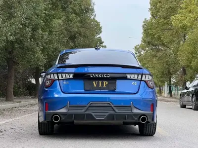 Lynk & Co 03