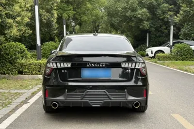 Lynk & Co 03