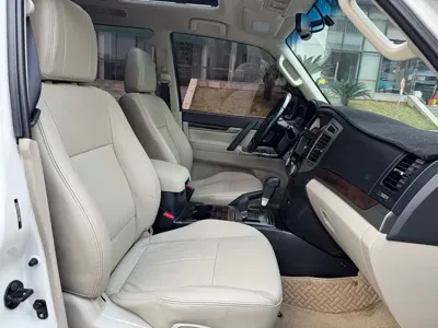 Mitsubishi Pajero (Import)
