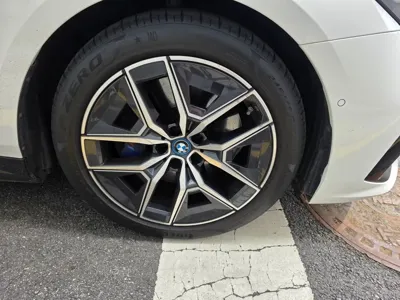 BMW i5