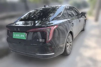 Hongqi E-QM5