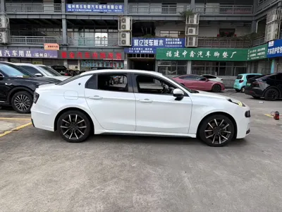 Lynk & Co 03