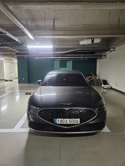 Genesis G90