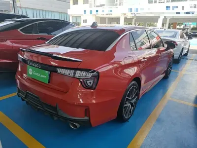 Lynk & Co 03